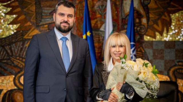 Министерството на външните работи отличи примата на българската естрада Лили